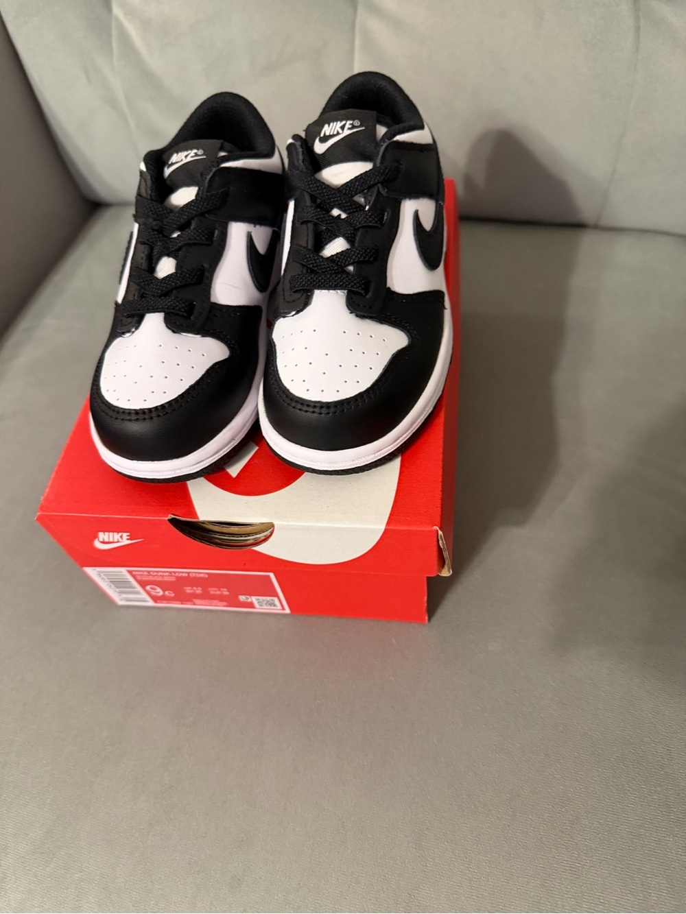 Nike Kids Black and White Low-Top Sneakers with Swoosh Never Worn